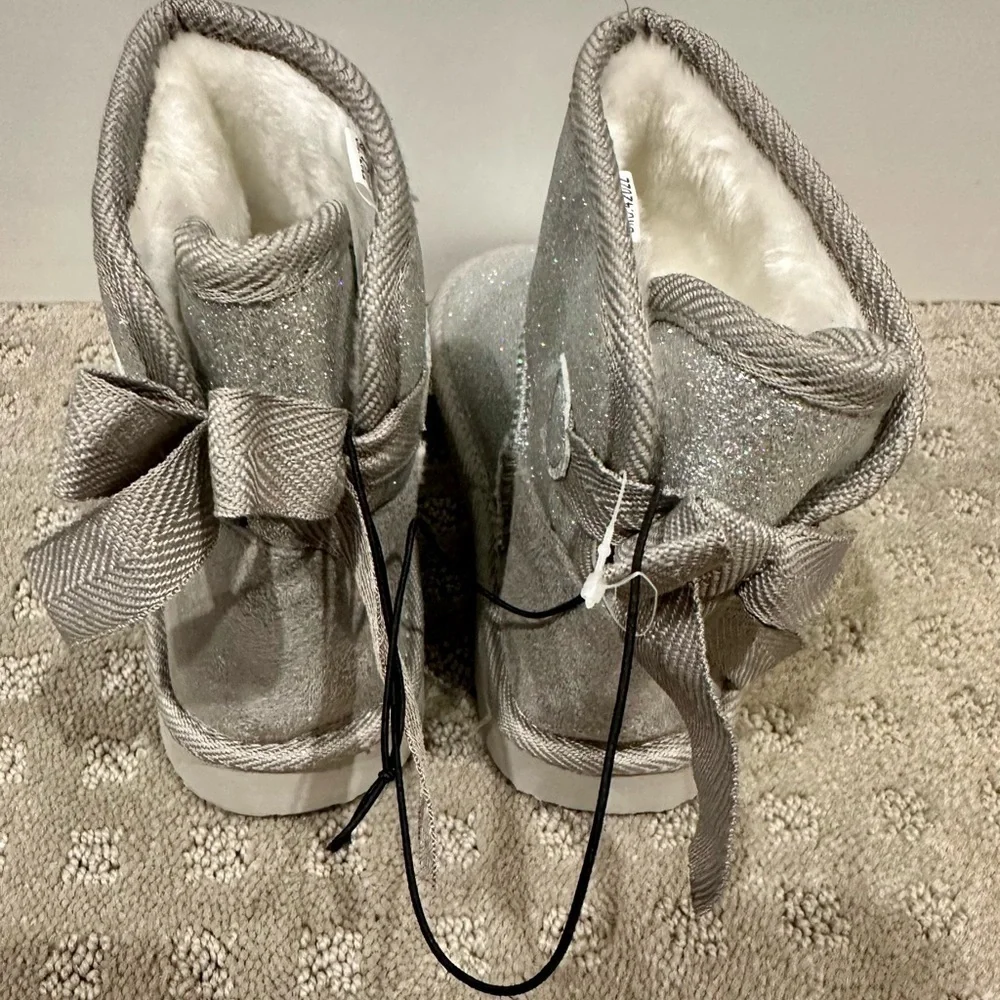 NEW Toddler Girls Bow Winter Boots Size 9 Flat Heel Faux Suede Cozy Pull On Gray